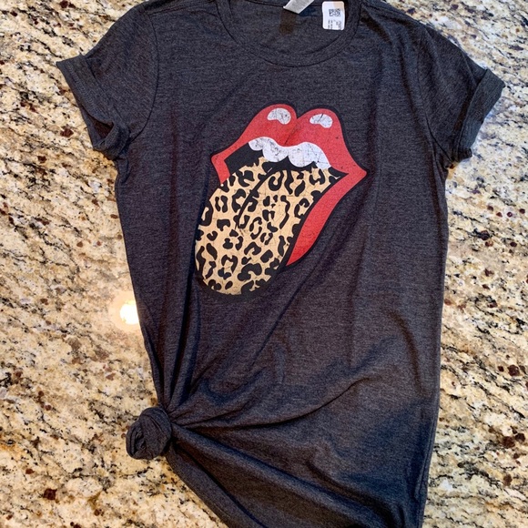 black shirt with red lips